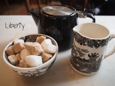 Cafe Libertyでお茶_d0088196_1392972.jpg