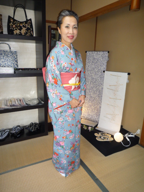 加藤ますえさんと生徒さんの着姿・犬の名古屋帯。_f0181251_12353570.jpg