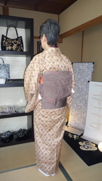 加藤ますえさんと生徒さんの着姿・犬の名古屋帯。_f0181251_1240263.jpg
