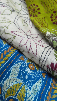 インド・カンタ手刺繍シルクのスカート入荷致しました_d0187468_18505160.jpg