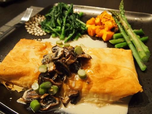 Salmon and Leek in Phyllo Pastry_f0111926_15315454.jpg