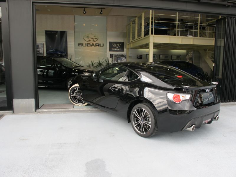 黒いBRZの発するオーラを楽しむ_f0076731_2135926.jpg