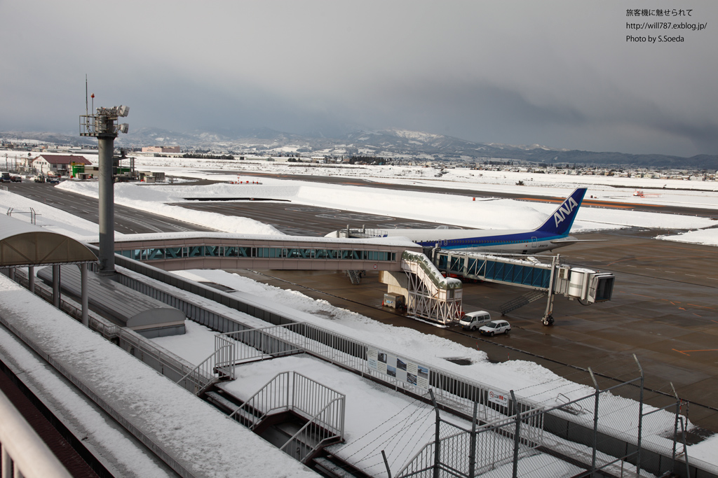 4 22 富山空港 日本一長いボーディングブリッジ 飛行機写真 旅客機に魅せられて