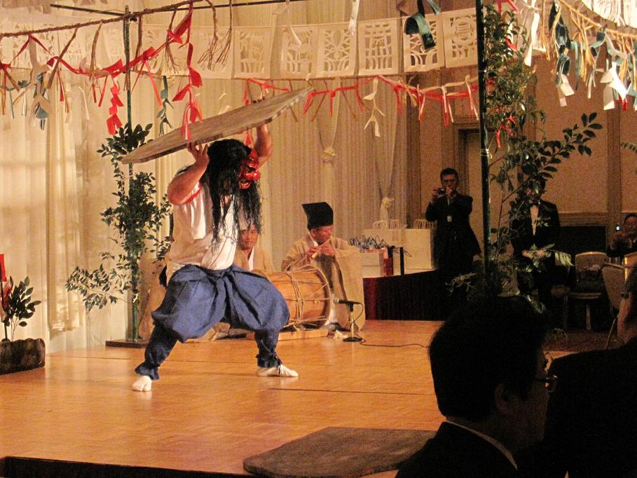 高千穂神楽を間近で見た!_b0019674_23481355.jpg