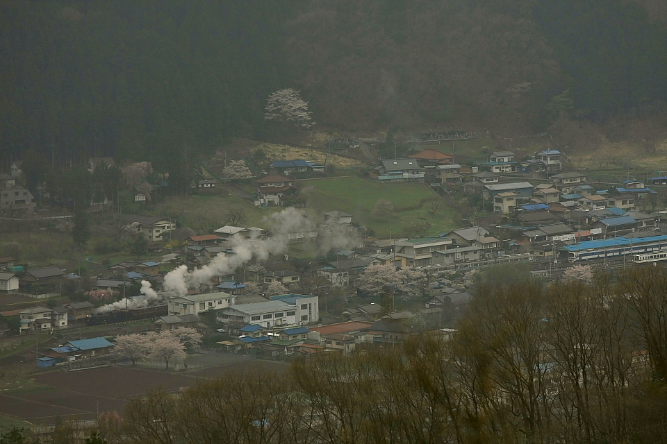 霞む白煙と桜 - 2012年・秩父ファーストラン -_b0190710_22501920.jpg