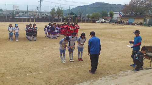 キックベース_c0206243_10422442.jpg