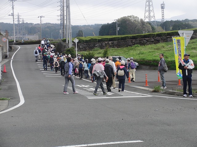 新緑の茶畑を楽しむ「第34回 富士ふれあいウォーク」_f0141310_7521831.jpg