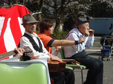 お花見だー ②。_e0164724_1022406.jpg