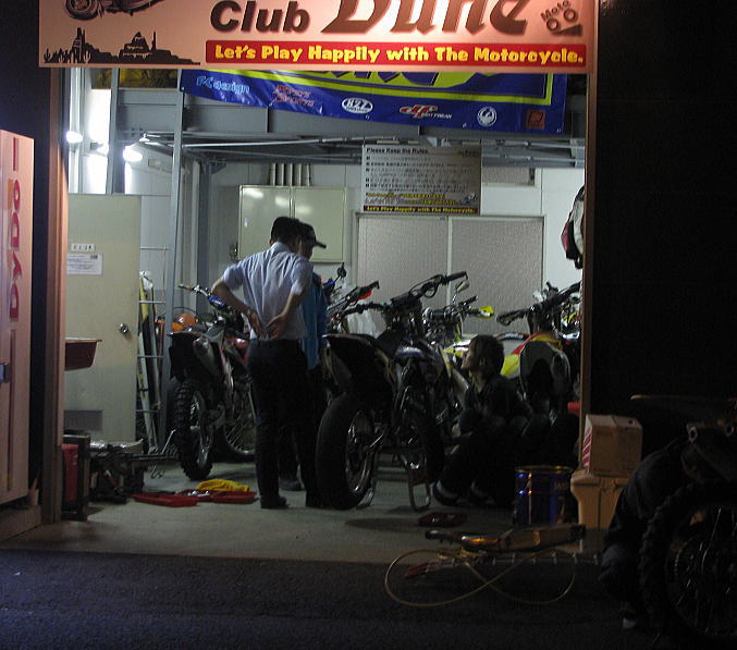 PM21:32営業中_f0178858_2059199.jpg