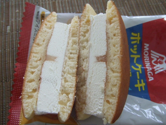 ホットケーキサンドアイス_f0076001_23322834.jpg