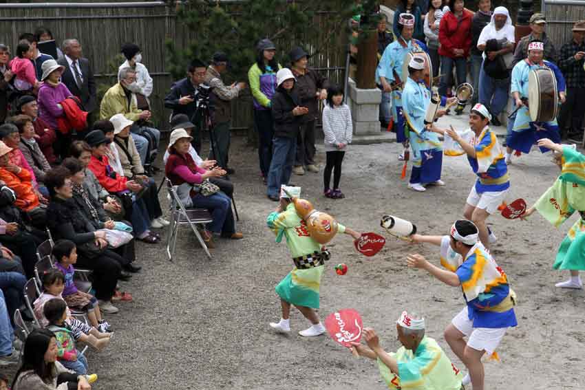 神津島紀行-10♪式内社「阿波命神社」の阿波おどり-3♪_d0058941_20252890.jpg