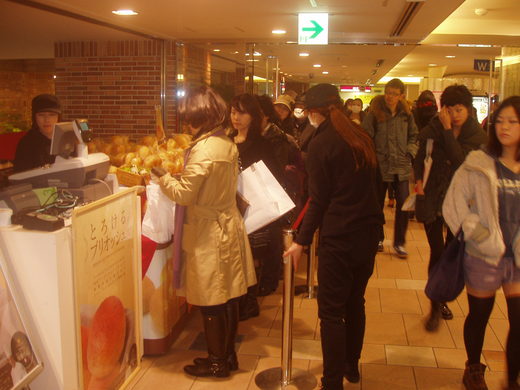 駅ナカがお客さんを集めると言うことは_e0015894_2042425.jpg
