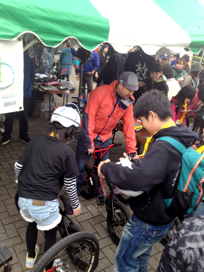 バイクスタンディングチャレンジ&チャリチャリ市@Earth Day東京2012 レポート_f0063022_10405855.jpg