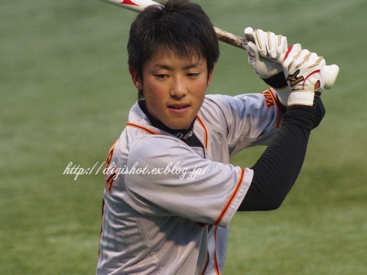 藤村大介選手&阿部慎之助捕手フォト 4/20神宮 : Out of focus 藤村大介選手&阿部慎之助捕手フォト 4/20神宮 : Out of focus