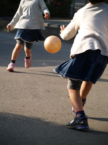 元気な女子はボール遊びで_c0202113_2049559.jpg