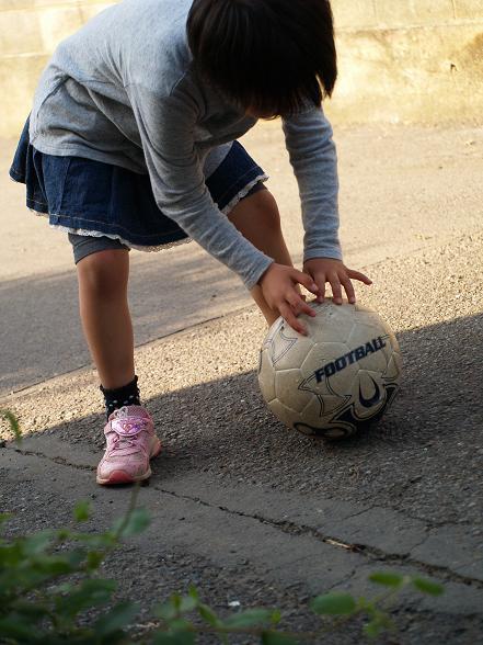 元気な女子はボール遊びで_c0202113_2051874.jpg