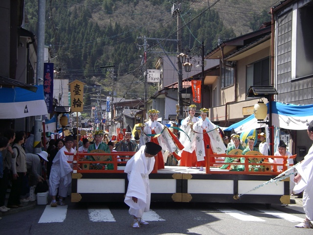 神岡城周辺の桜と神岡祭り_d0004813_20504137.jpg