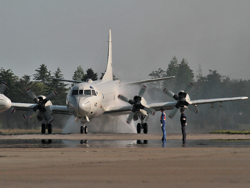 飛行機の洗機？が撮れました_c0018118_214013.jpg