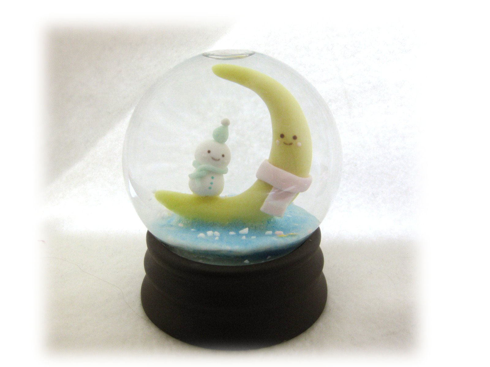 お月さまと雪だるまのスノードーム Harukayoのタマゴ