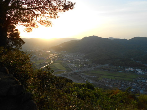 究極の佐世保大縦走　愛宕山～赤崎岳～弓張岳～将冠岳～烏帽子岳～隠居岳～八天岳～国見山６７ｋｍ_a0206345_7411216.jpg