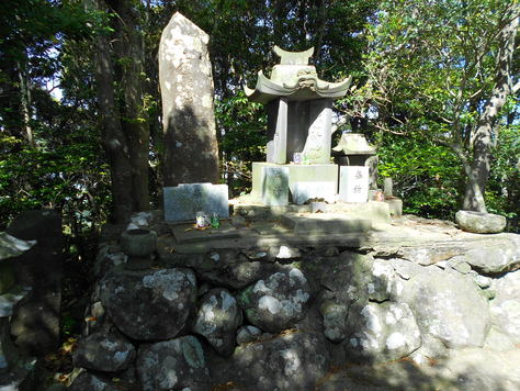 究極の佐世保大縦走　愛宕山～赤崎岳～弓張岳～将冠岳～烏帽子岳～隠居岳～八天岳～国見山６７ｋｍ_a0206345_8201858.jpg