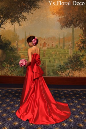 赤いドレスにピンク色のブーケを_b0113510_10404761.jpg