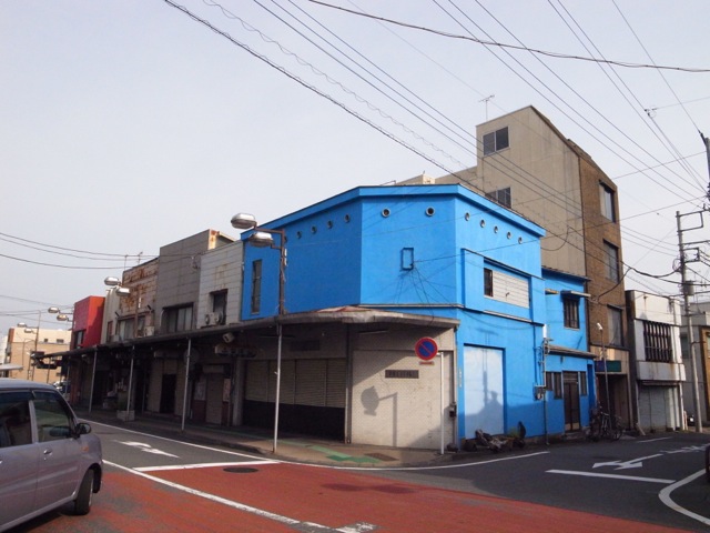 yellow roof & red roof_d0057843_1956256.jpg