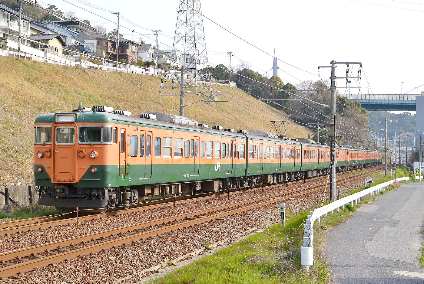 P-02編成も登場　広島の113系・105系・103系近況_a0251146_1334385.jpg