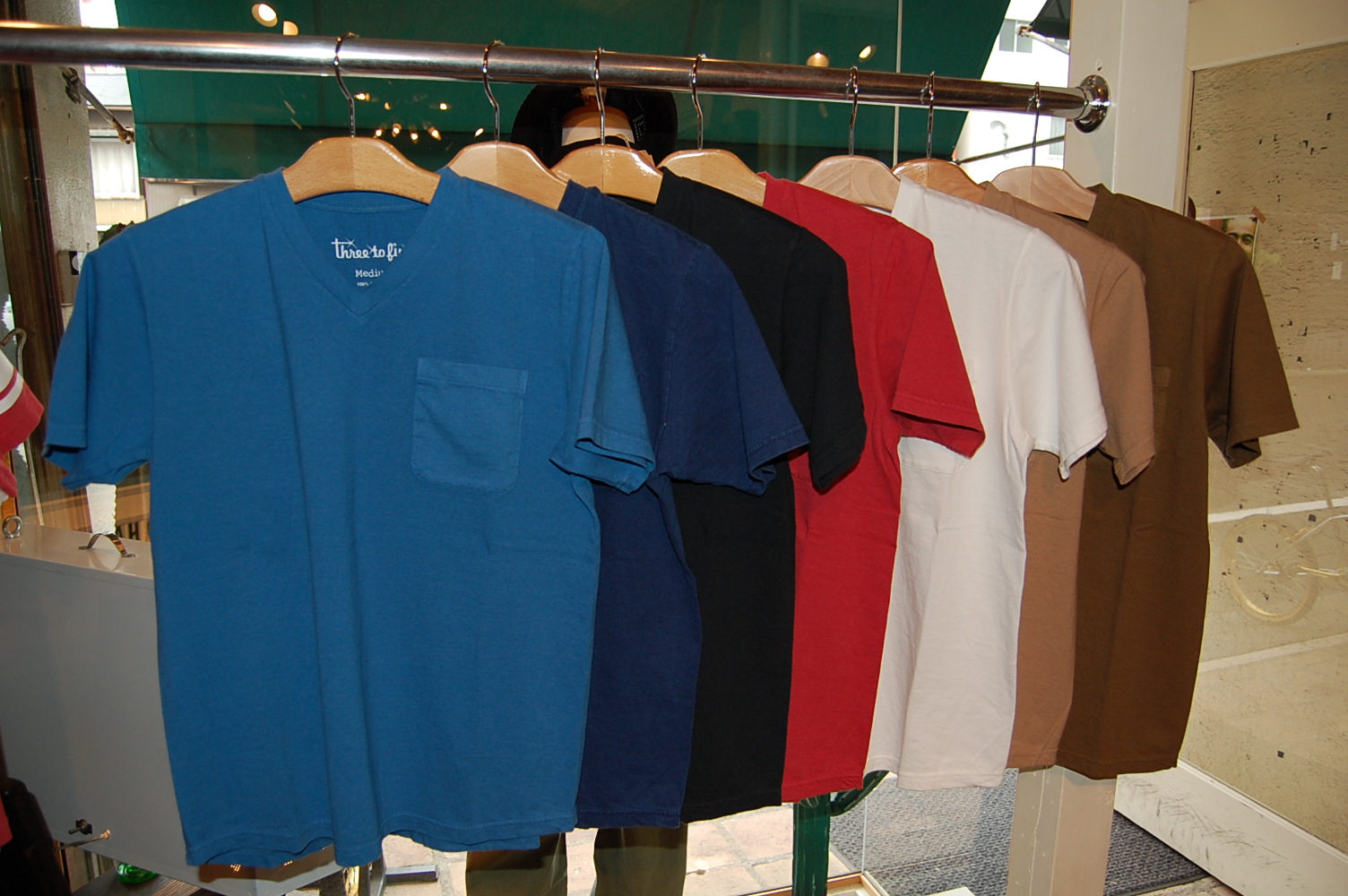 THREE3 TO2 FIVE5 / BASIC V-NECK TEE WHTH POCKET_a0040773_1832357.jpg