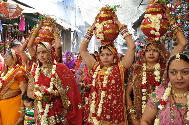 インドの結婚式?!に出くわす!~インド4日目_e0171573_3381549.jpg