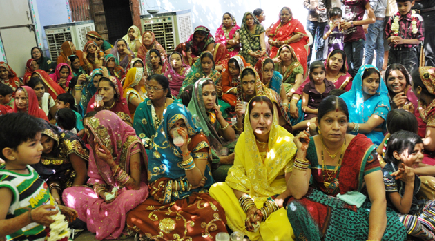 インドの結婚式?!に出くわす!~インド4日目_e0171573_3403472.jpg