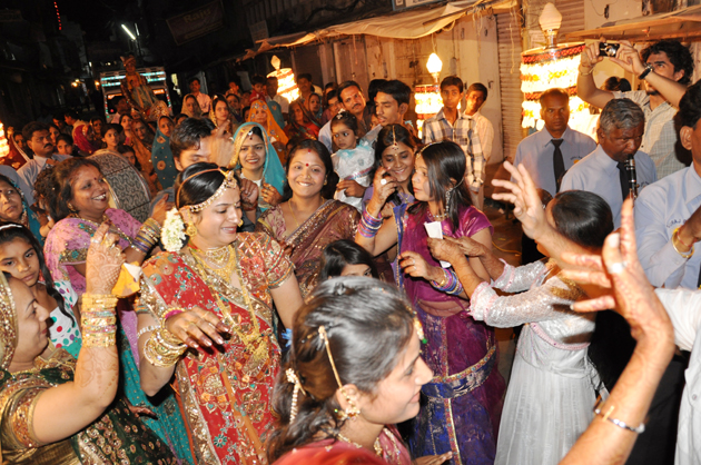インドの結婚式?!に出くわす!~インド4日目_e0171573_3421822.jpg