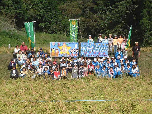 稲刈り体験(月光原小・西根小)_d0247484_117749.jpg