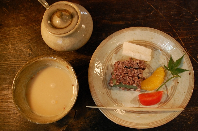 伝説のカフェ「茶房 李白」_a0169902_2332986.jpg