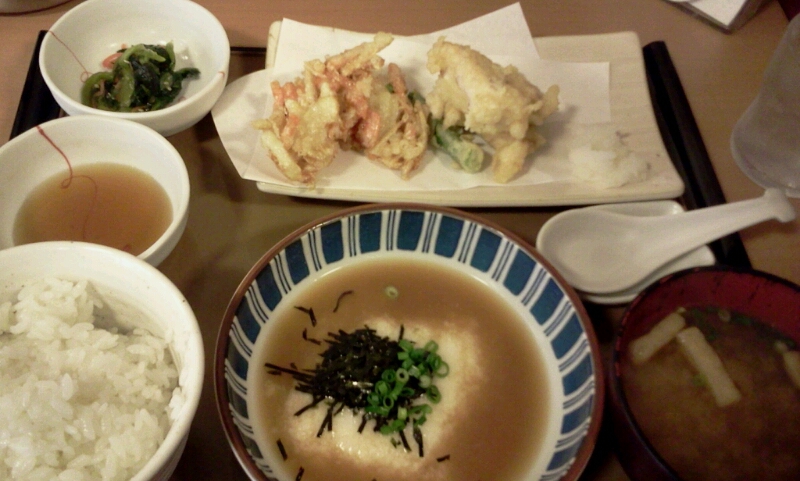 「とろろ汁ととり天の定食」やよい軒_c0212604_16312051.jpg