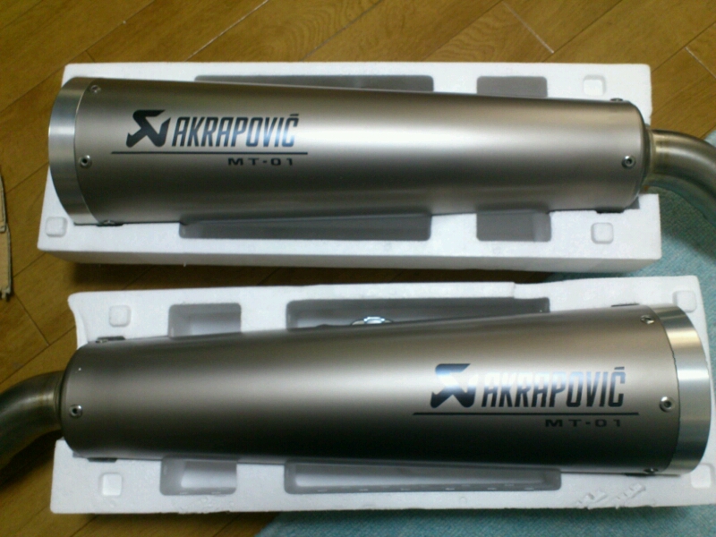 【Akrapovic】スリップオンマフラー【アクラポビッチ】_a0245339_152588.jpg