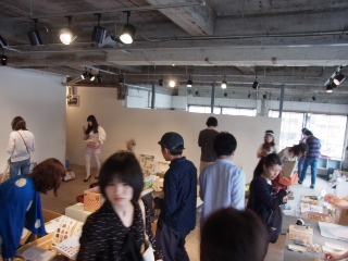 モーネ工房の箱市へ_e0211448_1820133.jpg