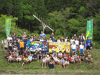 田植え体験(月光原小・西根小)_d0247484_2211820.jpg