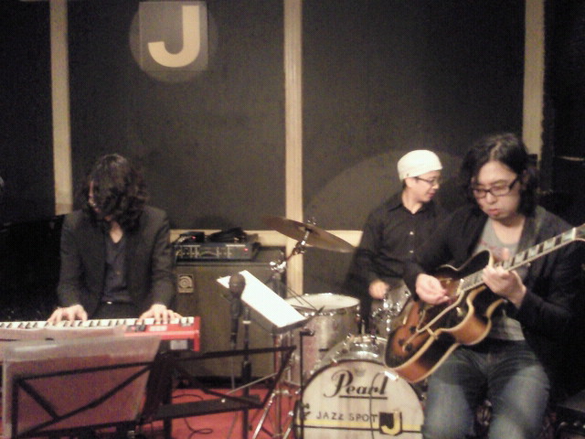 新宿J楽しく終了です。明けて本日5月2日IZUMIに出演します。_f0178313_1462565.jpg