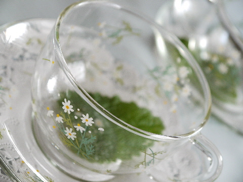 マルチに使って 耐熱ガラスのティーカップ おやつのお花 きれい カワイイ いとおしいをデザインしましょう