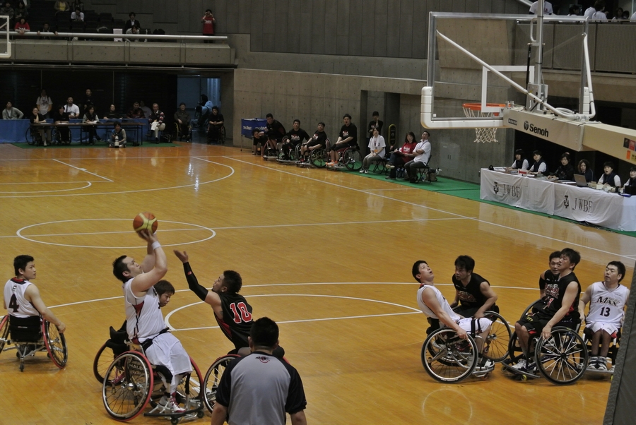 車椅子バスケットボール全日本選手権、2日目の準々決勝_e0089232_2205734.jpg