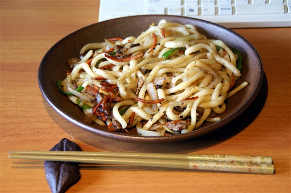 お昼は焼きうどん_e0166355_11545879.jpg