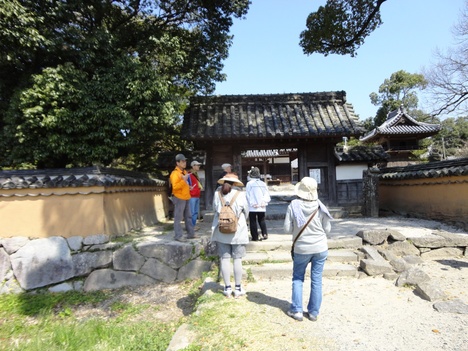 05.古都の歴史遺産を巡る(天満宮参道~政庁跡)_c0125356_2333127.jpg