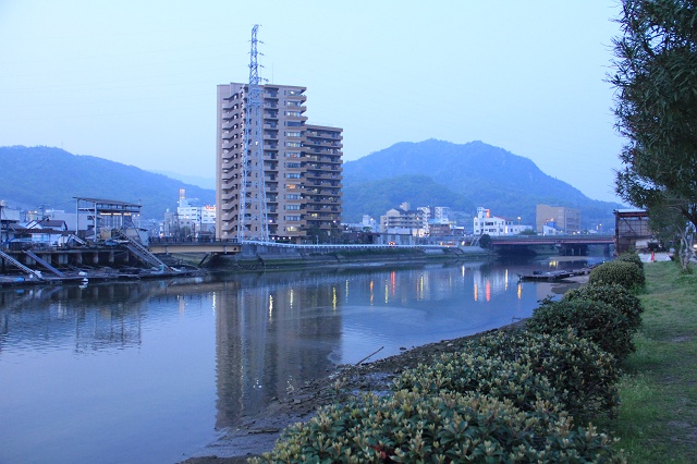 海田町つくも町・明神町の瀬野川沿い夕景_b0095061_8143459.jpg