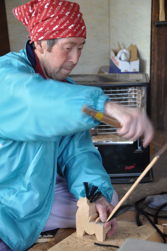 青森県伝統工芸士　八幡馬 鉈削り四代目 大久保直次郎さん_c0048667_1832210.jpg