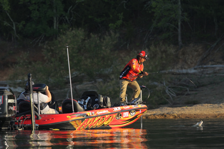 Bassmaster Elite Series #4 Douglas Lake, TN 初日_a0097491_1081877.jpg