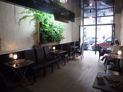 Les Vendangeurs, épicerie de Coq d\'Or - コックドール賞だけを集めた食材店「レ・ヴァンダンジャー」_a0231632_1561228.jpg