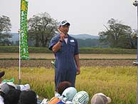 稲刈り体験(緑が丘小・北郷小)_d0247484_1604757.jpg
