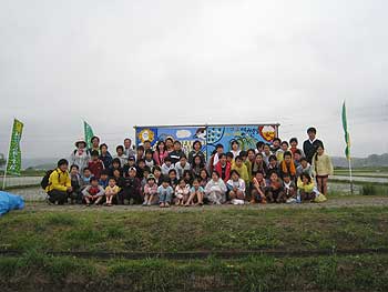 田植え体験(緑が丘小・北郷小)_d0247484_16252581.jpg