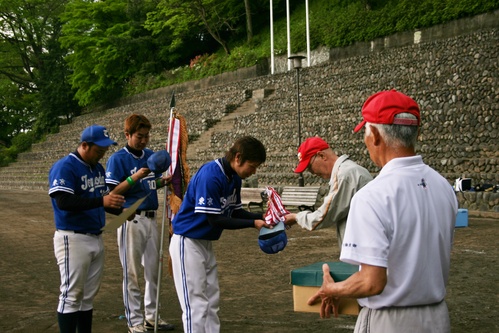 友田Ａ春季ソフトボール大会で堂々の優勝！エース末広悠人１０奪三振の力投！_f0059321_18581863.jpg